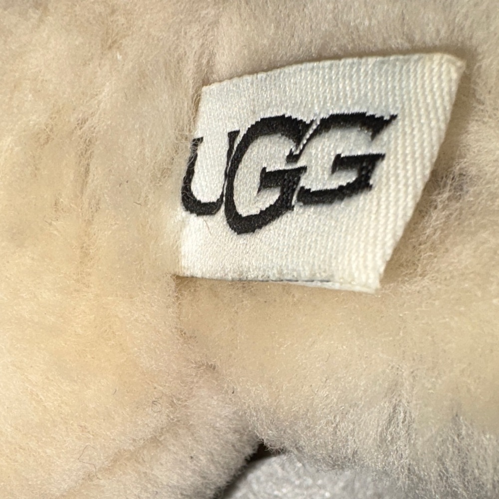 UGG  Cream / white Fuzzy  sheepskin tech Earmuffs - Picture 2 of 4
